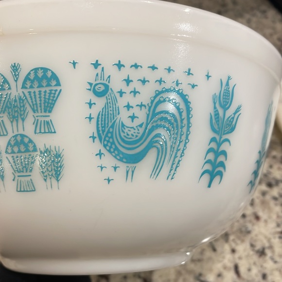 COPY - Pyrex butterprint bowl. Excellent condition. No cracks, or stains. - Picture 7 of 10